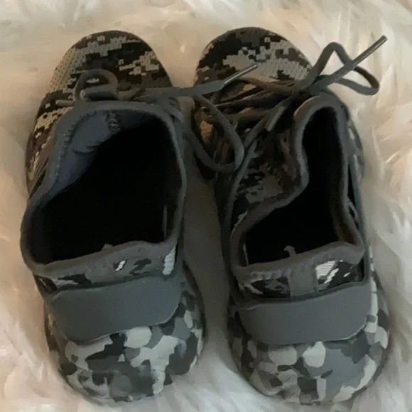 Kids Camouflage Sneakers - Picture 4 of 9